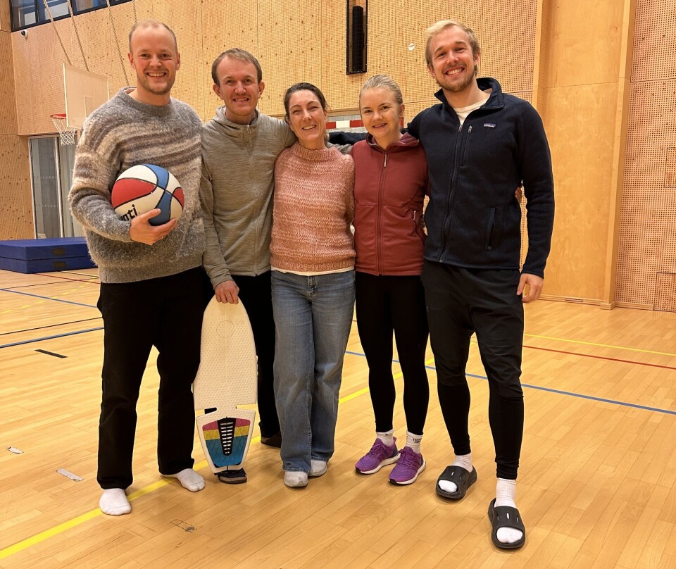 Lars Peder Bovim (nr to fra venstre), sammen med sine kollegaer i Energisenteret (fra venstre): Vegard Sandven, Teresa Gote, Lena Skåtun og Sivert Veseth